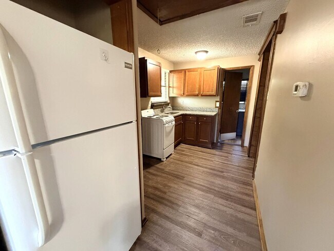 Foto del edificio - Upstairs 2BR/1BA Riverside Duplex Apartment