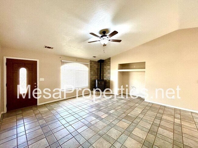 Building Photo - 15601 Sultana St