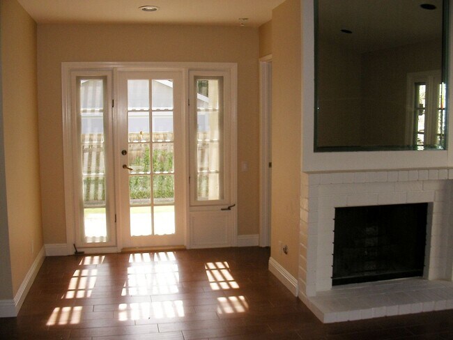 Building Photo - Irvine Home with Large Yard!