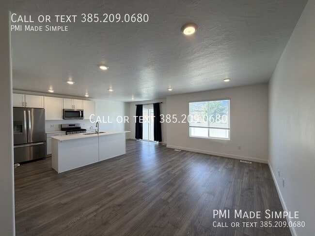 Building Photo - 953 W Fox Run Ave