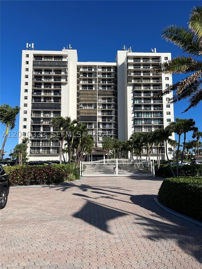 Building Photo - 3100 N Hwy A1A