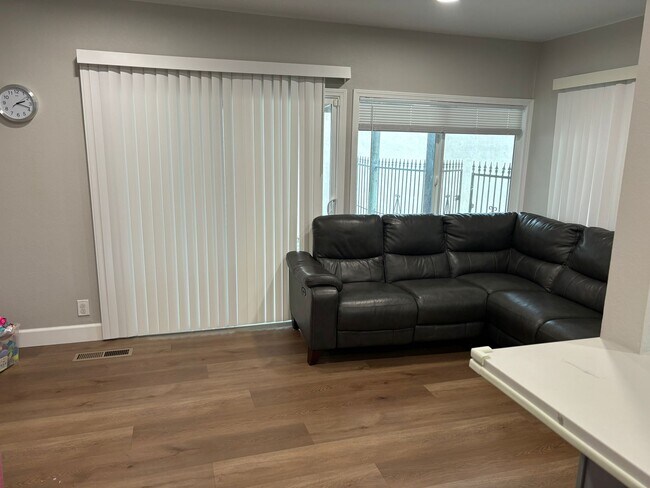 Foto del edificio - 6311 Benzo Dr