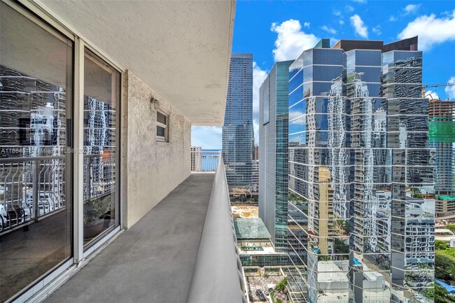 Foto del edificio - 1200 Brickell Bay Dr