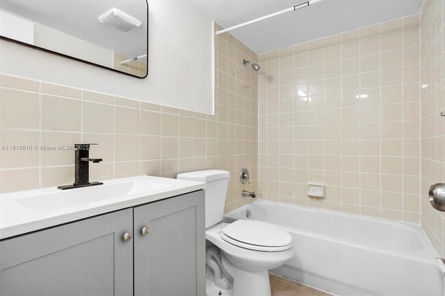 Building Photo - 1715 N 16th Ave