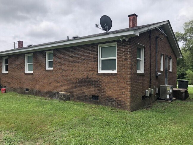 Foto del edificio - 4019 Laurinburg Rd