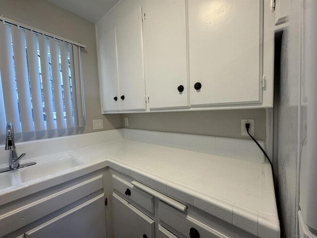 Foto del edificio - 4679 Cherokee Ave