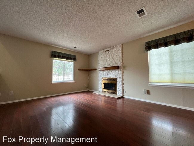Foto del edificio - 2 br, 2 bath House - 8477 Everett Way Unit C