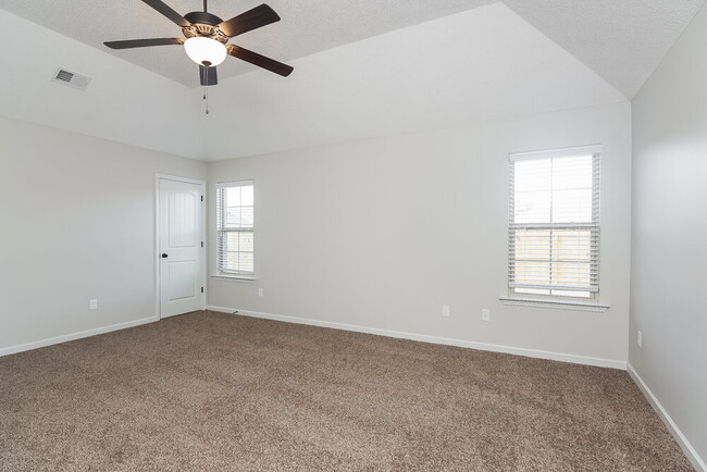 Building Photo - 9426 Darren Cir S