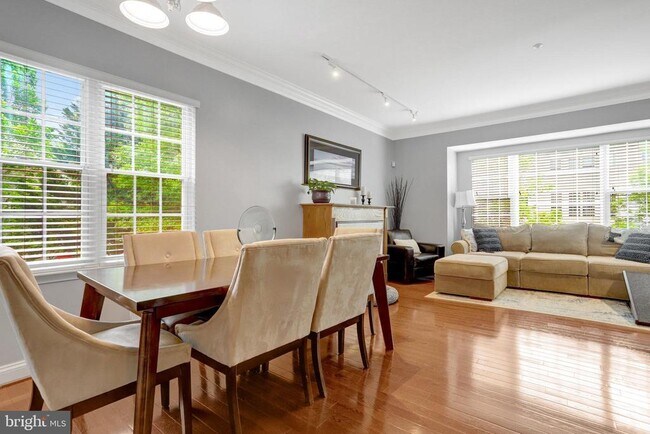 Foto del edificio - 3825 Watkins Mill Dr