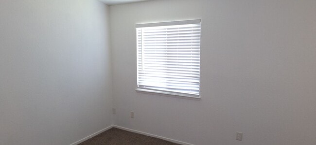 Building Photo - Your Holiday Home Awaits