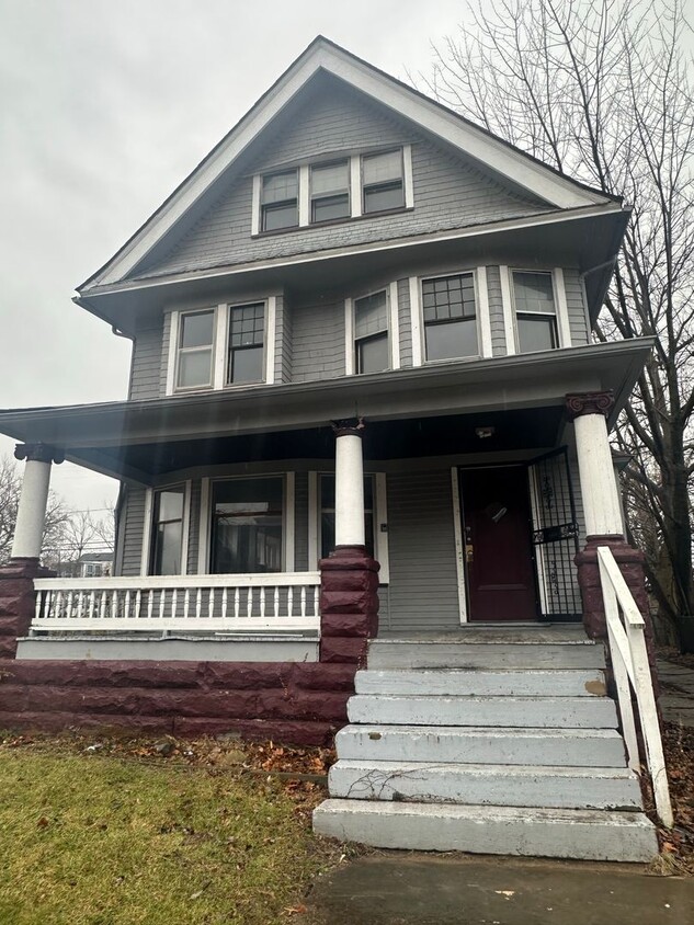 Primary Photo - Cleveland East Side 5 Bedroom Single Home