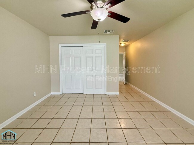 Foto del edificio - 5603 Lakebend W Dr