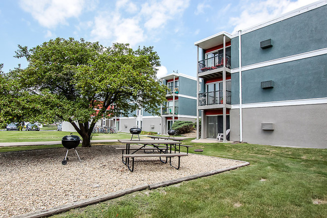 Park Trails Apartments - Saint Louis Park, MN | Apartments.com