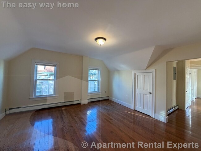 Building Photo - 102 Sycamore St