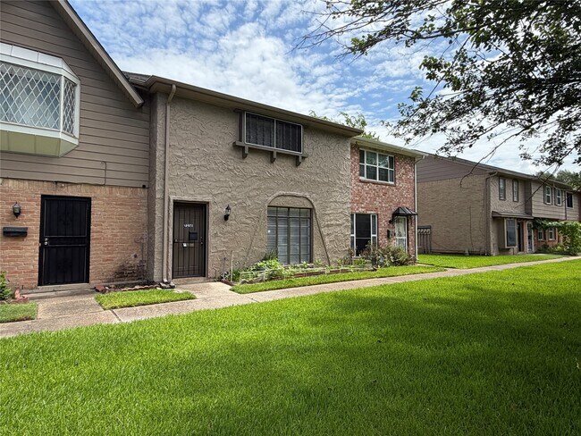 Foto del edificio - 7214 Crownwest St