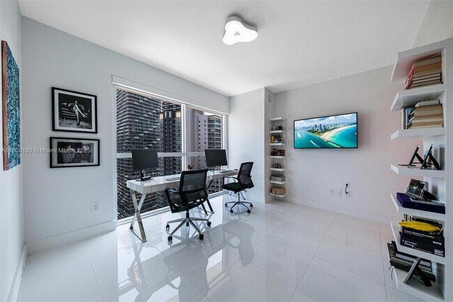 Building Photo - 1080 Brickell Ave