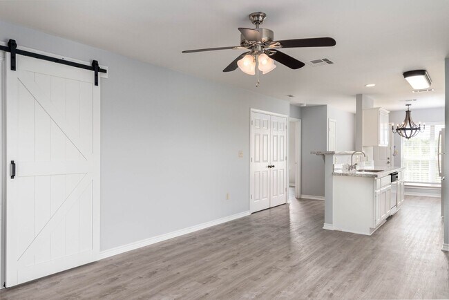 Foto del edificio - College Station home with stalls and arena on site!