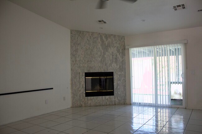 Building Photo - 30650 Avenida Del Yermo