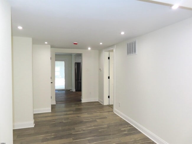 Foto del edificio - 407 Maple Ave