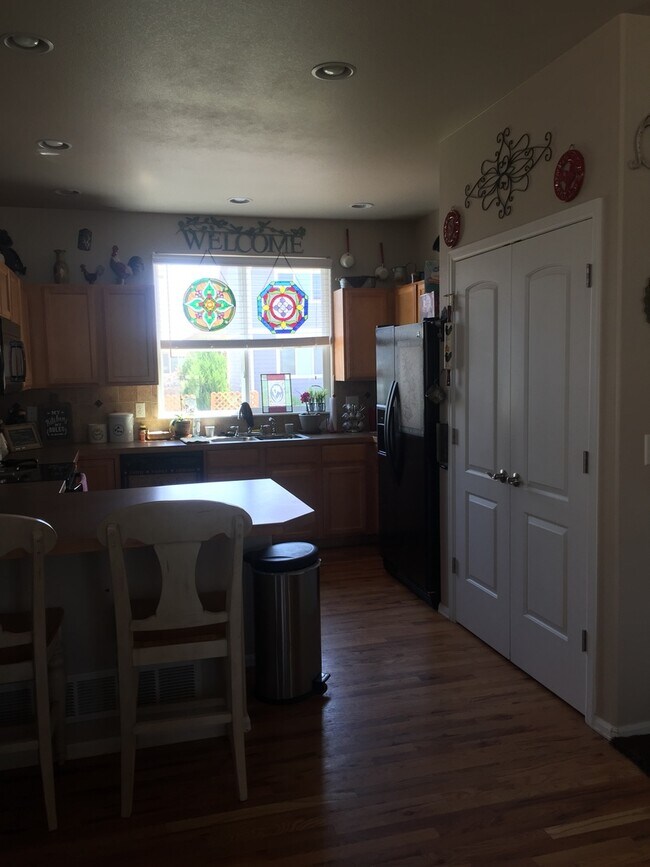 Foto del edificio - Beautiful, Dog Friendly,  3 Bedroom, 2.5 B...