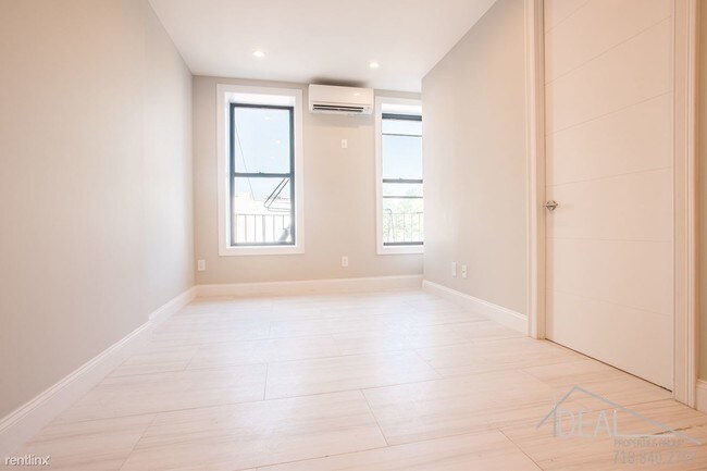 Foto del edificio - 221 Monroe St