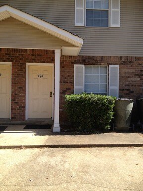 Primary Photo - 103 S Maple St