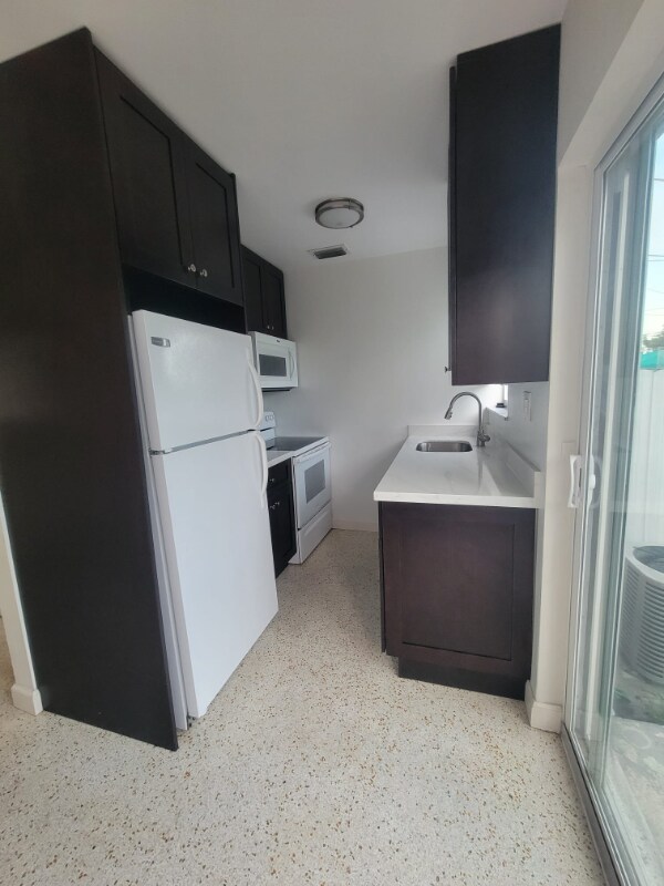 Foto del edificio - 630 W 17th St