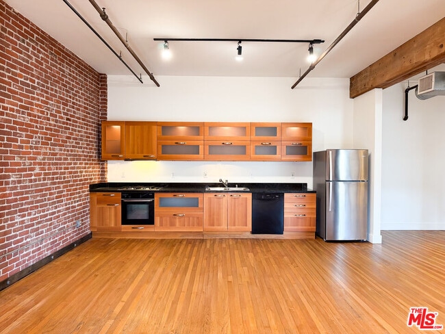 Building Photo - 215 S Santa Fe Ave