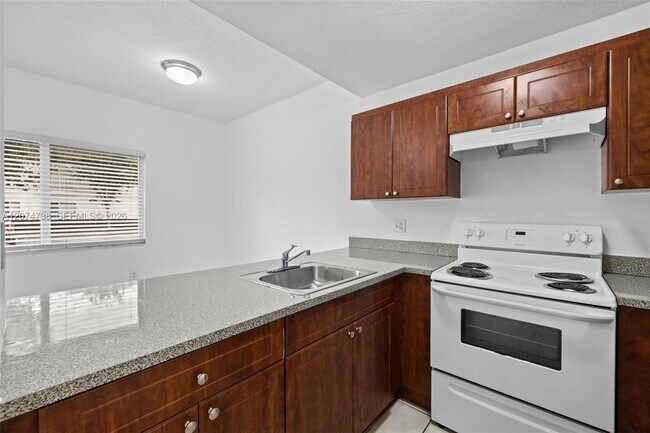 Building Photo - 2429 W 78th St