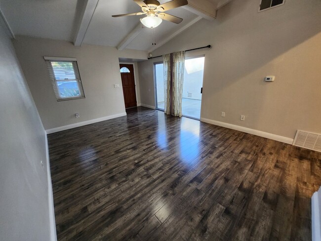 Foto del edificio - Lakeside Townhome 3br 2ba, 2Car garage