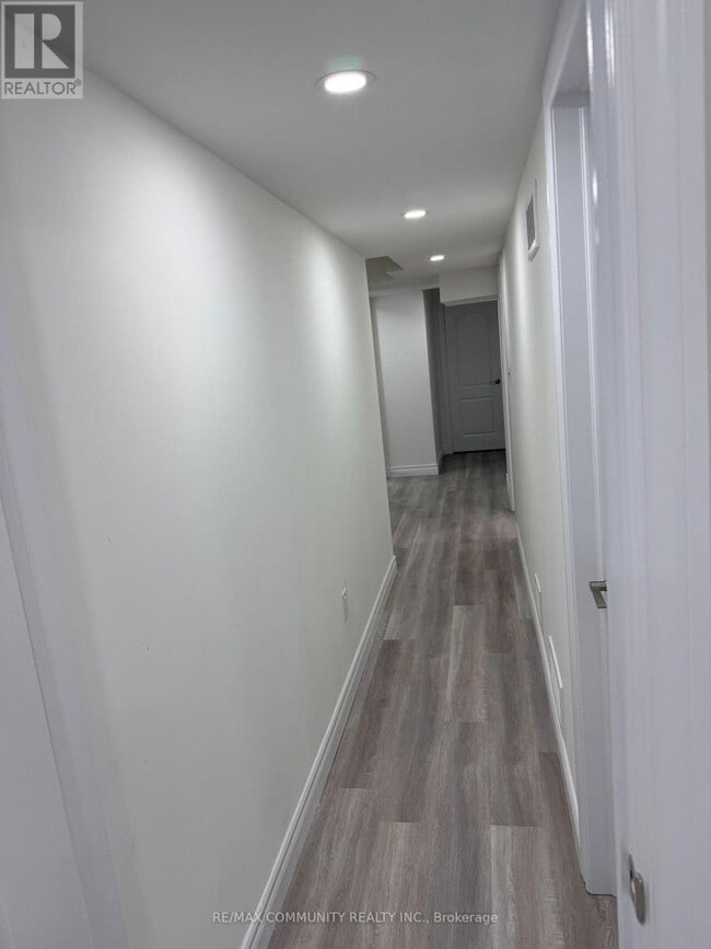 Building Photo - 387 Tennant Cir