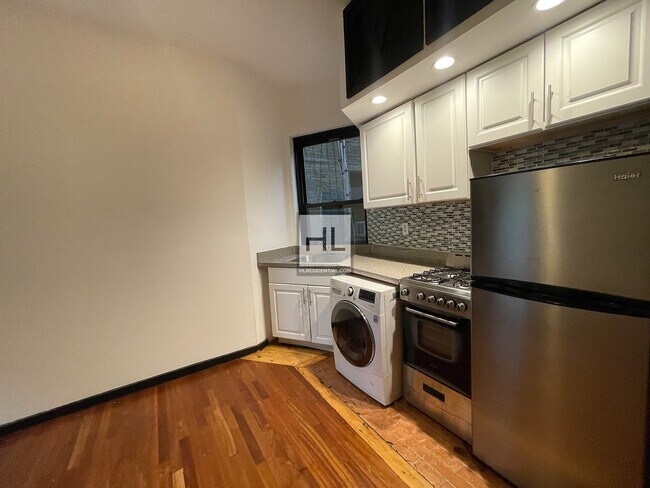 Building Photo - Incredible 4 bedroom apartment on EAST 13 ...