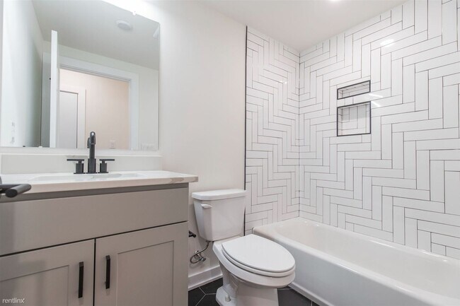 Foto del edificio - 3 br, 3 bath Duplex - 810 W Norris ST Unit 1
