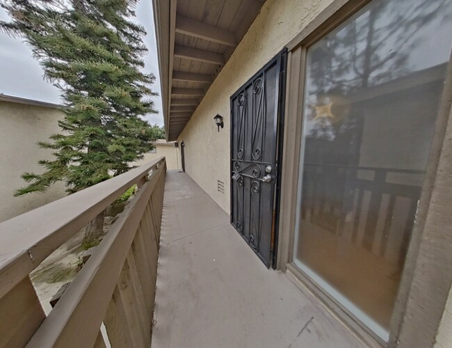 Foto del edificio - Spacious 1 Bedroom Condo in the Gated Park Bristol Community