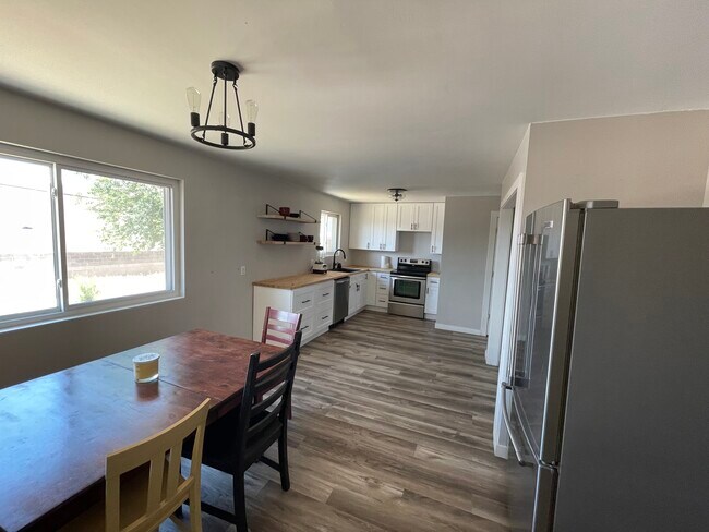 Foto del edificio - 640 S Sunset Dr