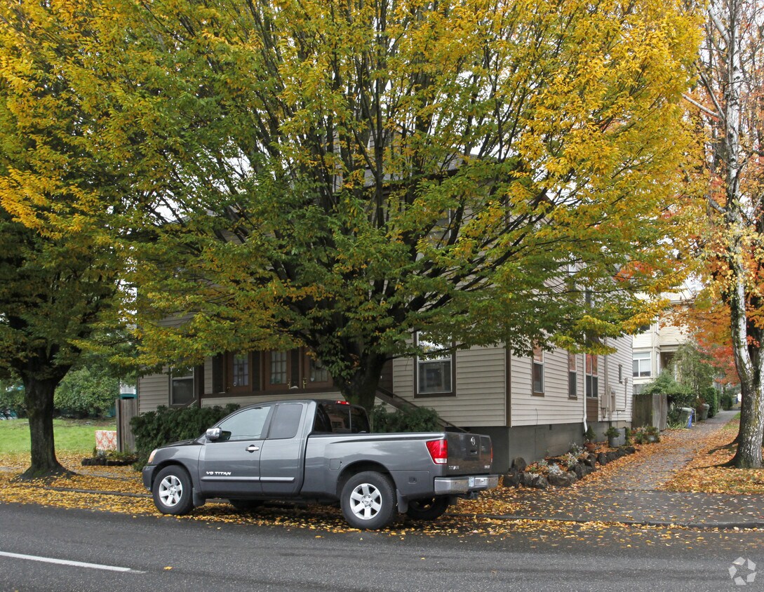 Primary Photo - 932 SE 12th Ave