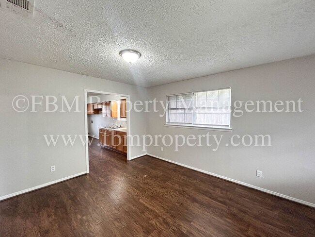 Foto del edificio - 1603 S Hall St