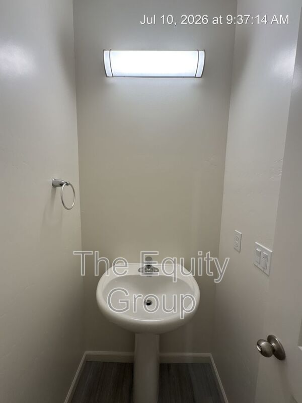 Foto del edificio - 735 S Pinkham St