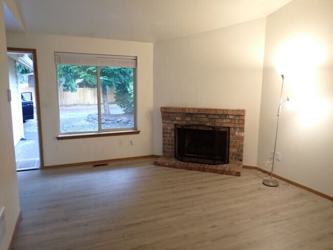 Foto del edificio - Newly Remodeled Duplex