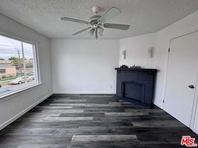 Foto del edificio - 858 W 88th St