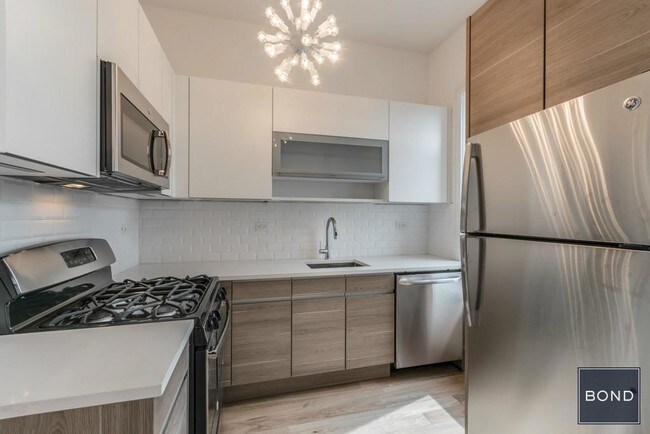 Building Photo - 347 Monroe St