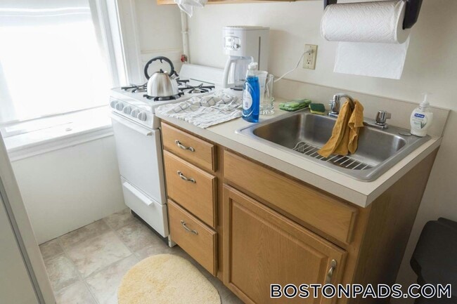 Building Photo - 137 Park Dr