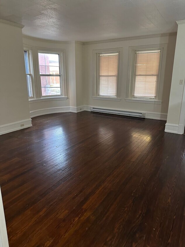 Foto principal - 825 Columbia Ave