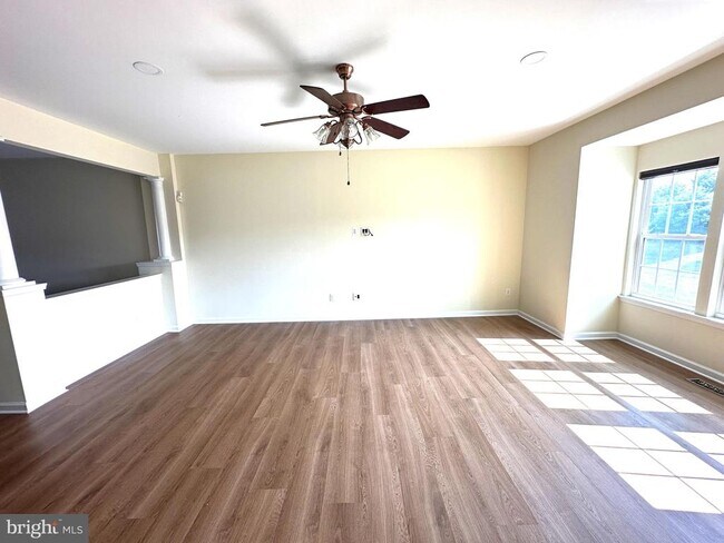 Building Photo - 25795 Clairmont Manor Square