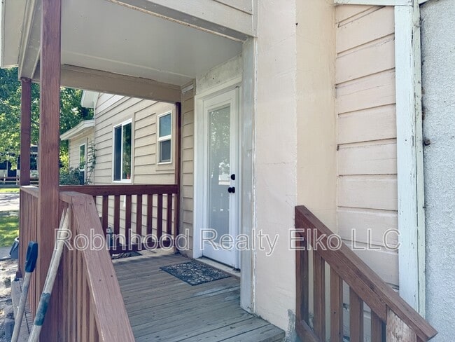 Building Photo - 698 4th St