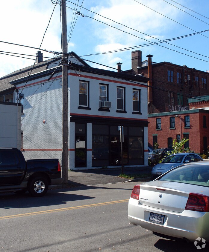 Foto del edificio - 128-132 Burnet Ave
