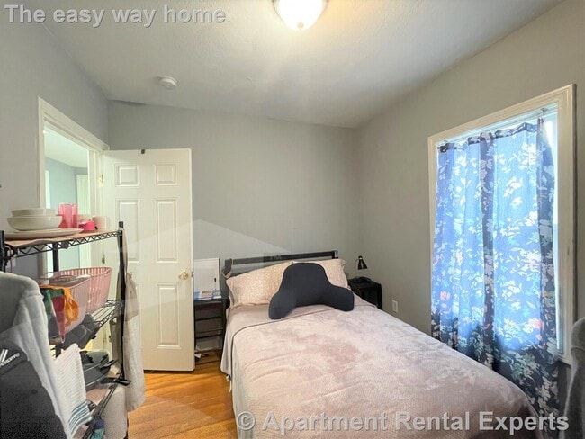 Building Photo - Somerville 4BR, 2 Baths - Stunning New reno