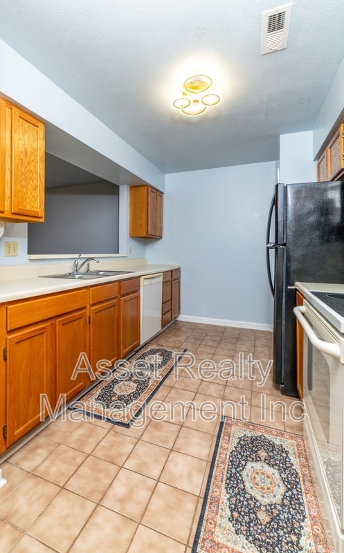 Building Photo - 136 Durwood Rd