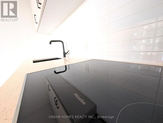 Building Photo - 1 Quarrington Lane