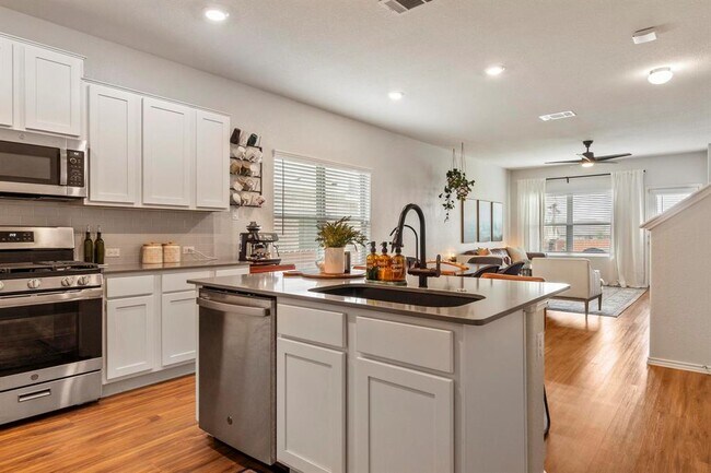 Foto del edificio - 5932 Bianca Dr